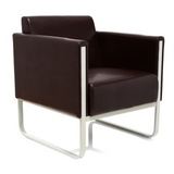 Bruine gestoffeerde fauteuil ARUBA met wit metalen frame van hjh OFFICE – 360-gradenweergave (schuin vooraanzicht 40°)