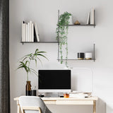 Groene Kunstplant EUCALYPTUS CLIMB in een bruine vaas op een bureau van hjh OFFICE