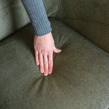 Groene stoffen bekleding van de zitting van de Lounge stoel THASSOS van hjh LIVING