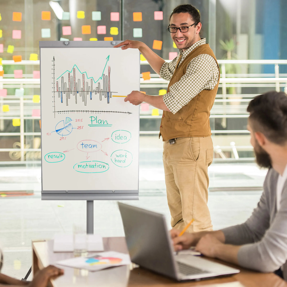 Whiteboard MULTIBOARD in zilver met standaard en belettering van hjh OFFICE
