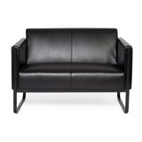 Zwarte lounge bank BALI BLACK als tweezitter met armleuningen en metalen frame van hjh OFFICE – 360-gradenweergave (vooraanzicht 0°)