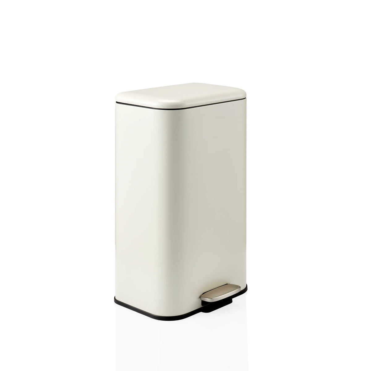 Beige Prullenbak Clean 1 met pedaalopening en plat deksel van hjh OFFICE – 360-gradenweergave (schuin vooraanzicht 45°)