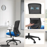 Thuisgebruik bureaustoel Sedito in zwart-blauw met lendensteun en kruisvoet met wieltjes van hjh OFFICE (AI-gegenereerde afbeelding)