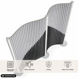 Grijze visuele en geluidsisolerende scheidingswand Flexmiut Wave met golvend design van hjh OFFICE (AI-gegenereerde afbeelding)