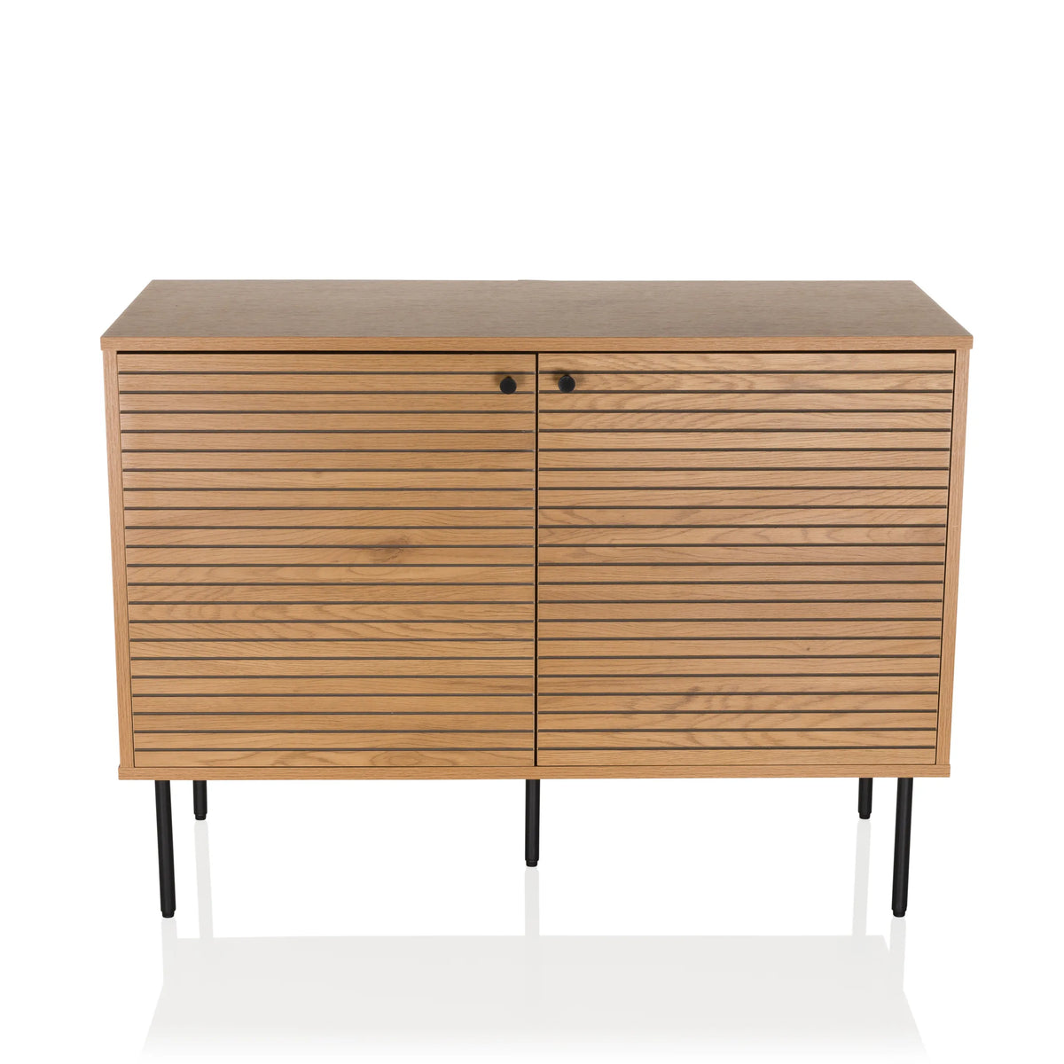 Dressoir LINNO S in eiken met geribbelde fronten en zwarte metalen poten van hjh LIVING – 360-gradenweergave (vooraanzicht 0°)