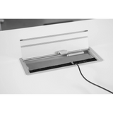 Zilverkleurige kabeldoorgang van de ELKL 30 accessoires met borsteldichting en open klep van hjh OFFICE PRO