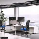 Thuisgebruik bureaustoel Sedito in zwart-blauw aan een wit bureau van hjh OFFICE (AI-gegenereerde afbeelding)