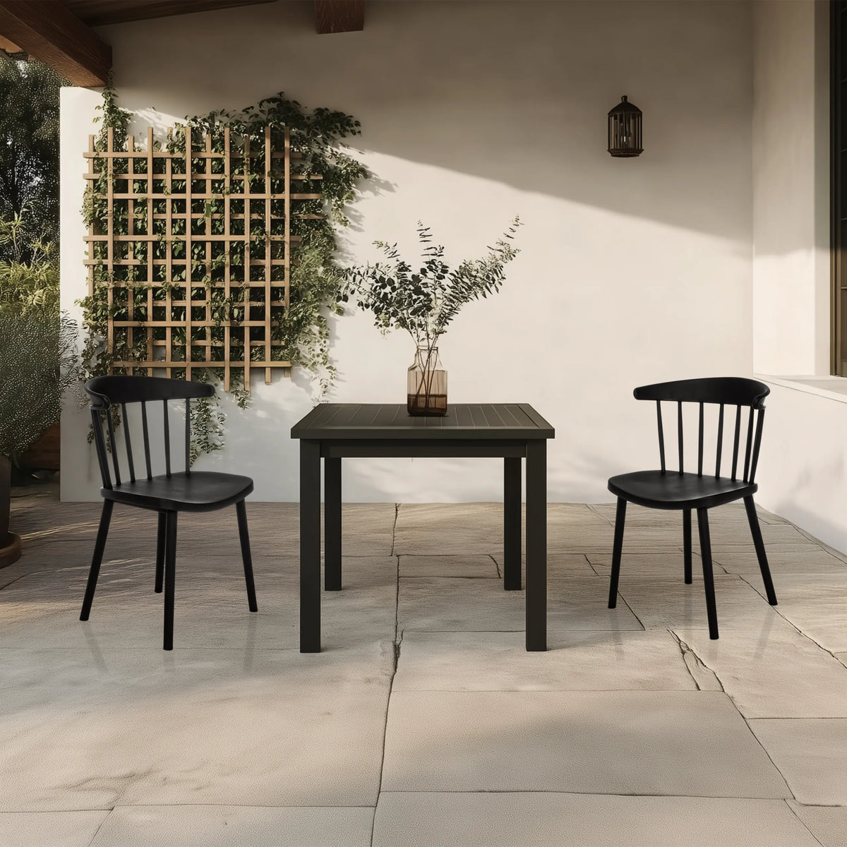 Twee zwarte eetkamerstoelen ARTIFO RIB met een bijpassende tafelset van hjh LIVING