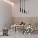 Grijze PRIORITY II W PU klapstoelen aan een vergadertafel in een modern vormgegeven ruimte van hjh OFFICE