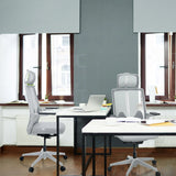 Twee grijze professionele bureaustoelen ARCEO W aan witte bureaus in een kantoor van hjh OFFICE