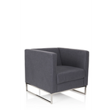 Donkergrijze Gestoffeerde fauteuil BARBADOS met vierkant design en metalen frame van hjh OFFICE – 360-gradenweergave (schuin vooraanzicht 40°)