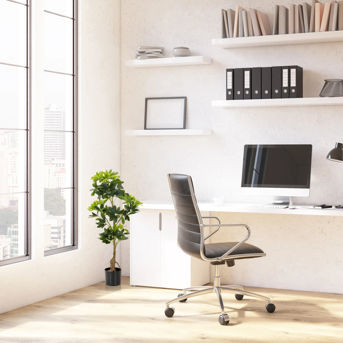 Kunstplant SCHEFFLERA in het groen in een zwarte pot naast een bureau van hjh OFFICE