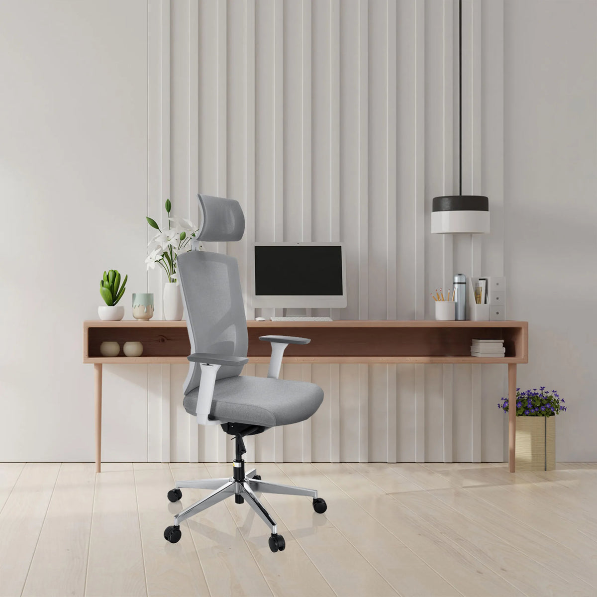 Grijze professionele bureaustoel BRETON PRO W met hoofdsteun en armleuningen voor een minimalistisch bureau van hjh OFFICE