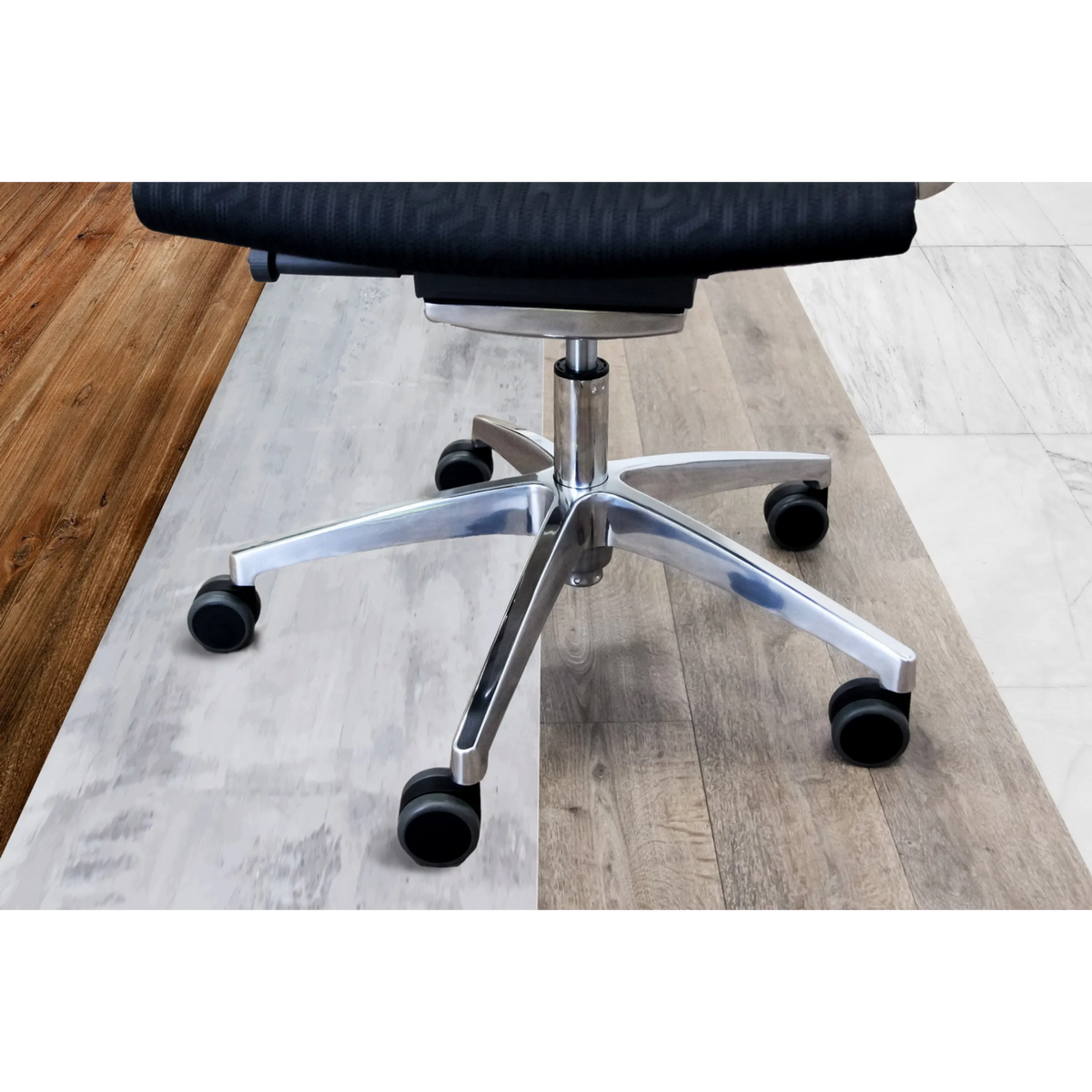 Vijfsterrenvoet met zwarte bureaustoelwielen 5x ROLO 10mm/65mm van gepolijst metaal op een houten vloer van hjh OFFICE