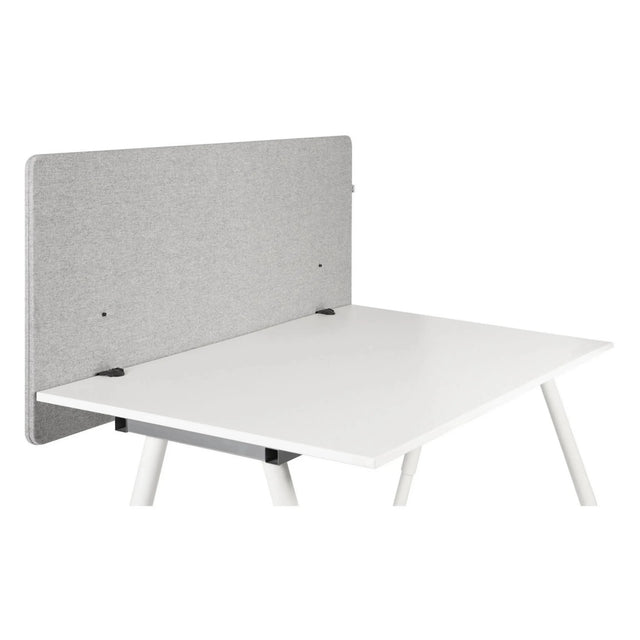 Tafelverdeler FLEXMIUT D 120 in lichtgrijs gemêleerde look op een wit bureau van hjh OFFICE