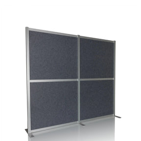 Grijze Scheidingswand FLEXMIUT MODUL met zilverkleurig frame en standvoeten van hjh OFFICE