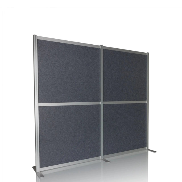 Grijze Scheidingswand FLEXMIUT MODUL met zilverkleurig frame en standvoeten van hjh OFFICE