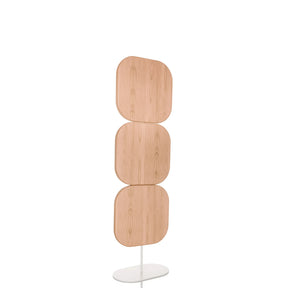 Beige Scheidingswand FLEXMIUT W met drie afgeronde houten elementen op een witte voet van hjh OFFICE