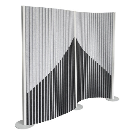 Grijze scheidingswand Flexmiut Wave met geplooid stof en geometrisch patroon van hjh OFFICE