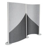 Grijze scheidingswand Flexmiut Wave met geplooid stof en geometrisch patroon van hjh OFFICE