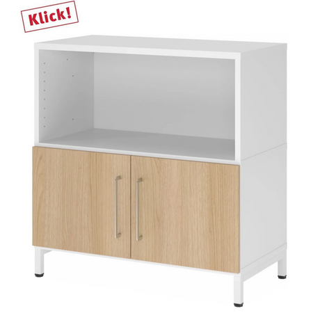 Sideboard FlexWall in wit en eiken met open vak en twee deuren op een wit onderstel van hjh OFFICE PRO