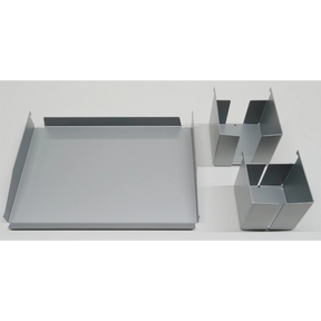 Zilverkleurige metalen ORGSET accessoireset met een dienblad en twee organiseermanden van hjh OFFICE PRO