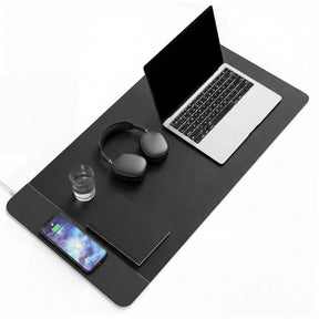 Bureau Onderlegger Padflux Power in zwart met laptop, koptelefoon en notitieblok van hjh OFFICE